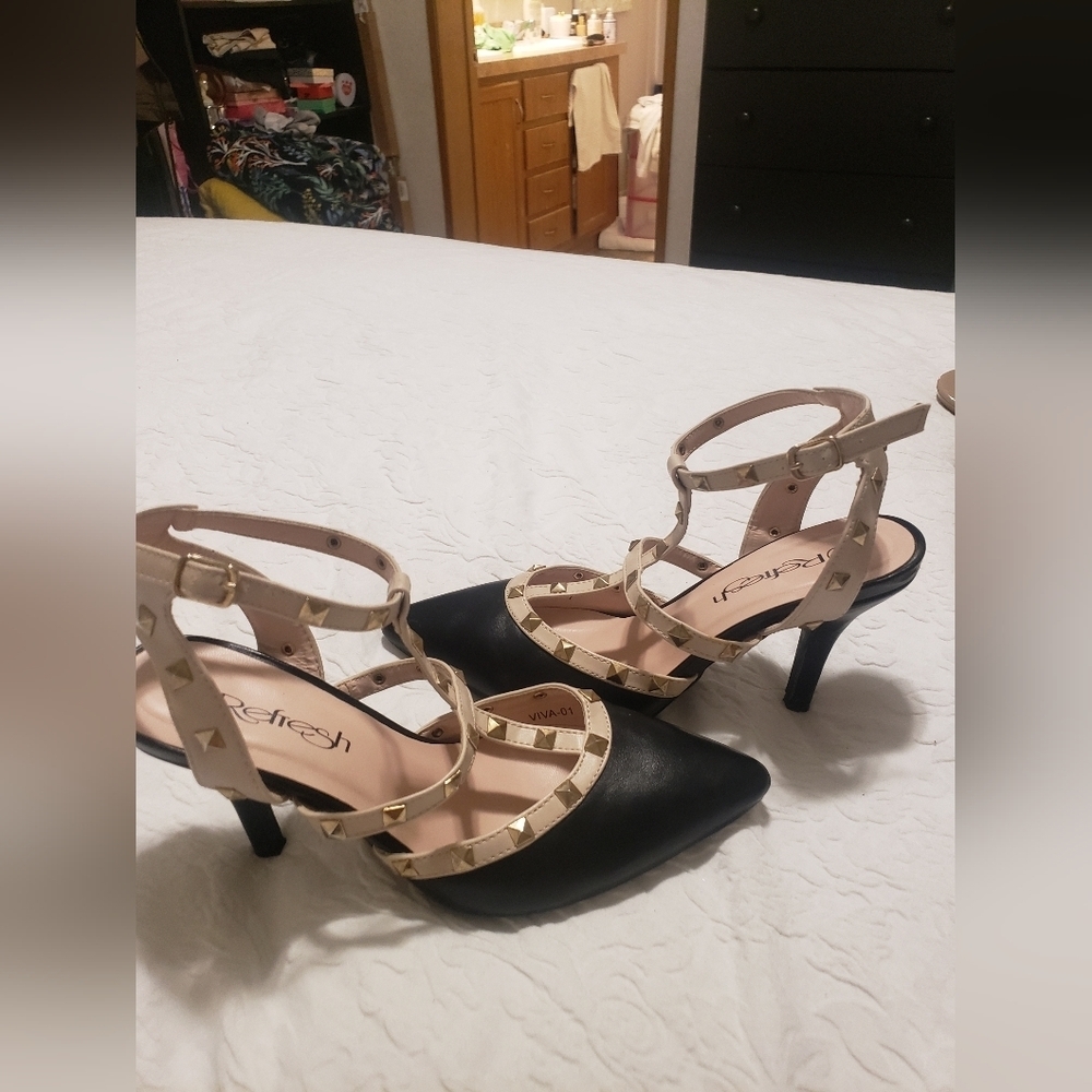 REFRESH BLACK-NUDE HEELS SIZE 7